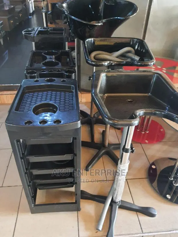 Saloon Makeup Trolley, Rollers Stand · Photo 1