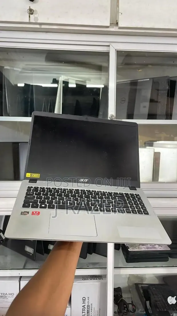 Laptop Acer Aspire 1 A114-31 8GB AMD Ryzen 3 SSD 256GB · Photo 1
