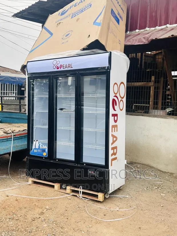 Dynamic Display Fridge Pearl PVC-150 Three Doors · Photo 1