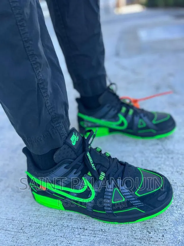 Nike Sneakers · Photo 1