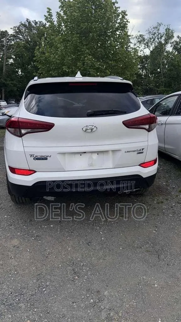Hyundai Tucson Limited AWD 2017 White · Photo 2