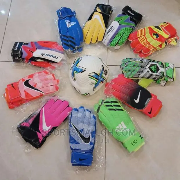 Goalkeeper Gloves · Photo 1
