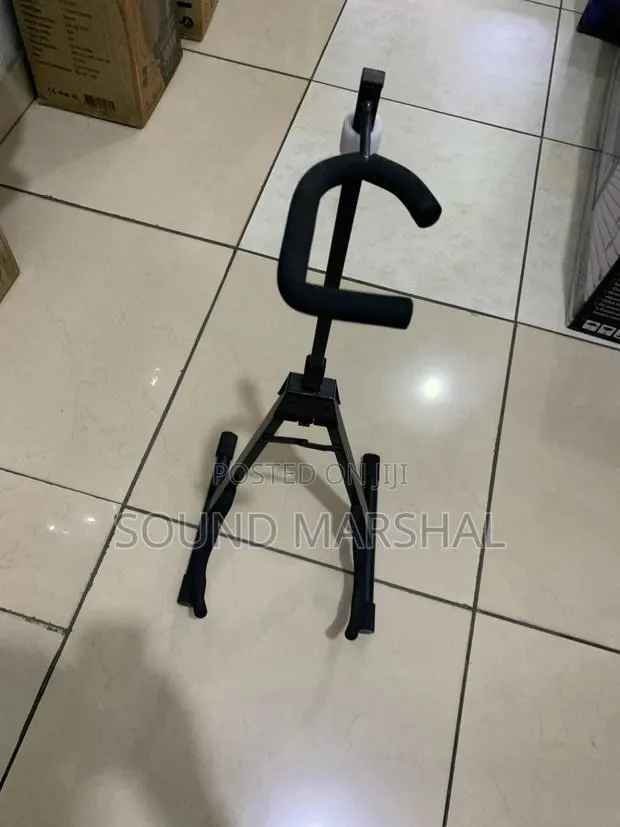 Guitar Stand · Photo 1