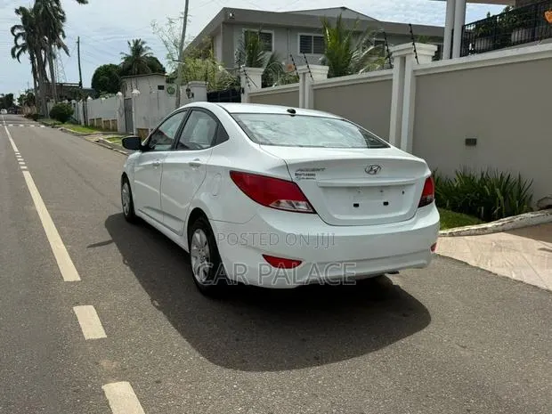 Hyundai Accent 2016 White · Photo 1