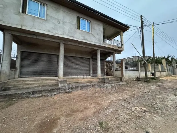 9bdrm House in Redtop, Weija for sale · Photo 1