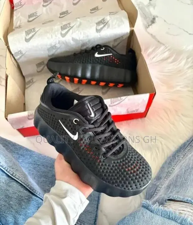 Nike Mind 002 Black · Photo 1
