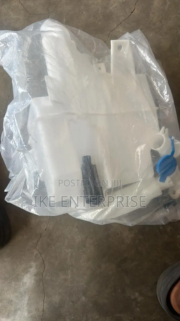 Honda Accord Wiper Wash Bottle With Motor 2018,2019,2020,2021,2022 · Photo 1