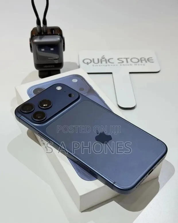 Apple iPhone 17 Pro Max 256 GB Blue · Photo 1