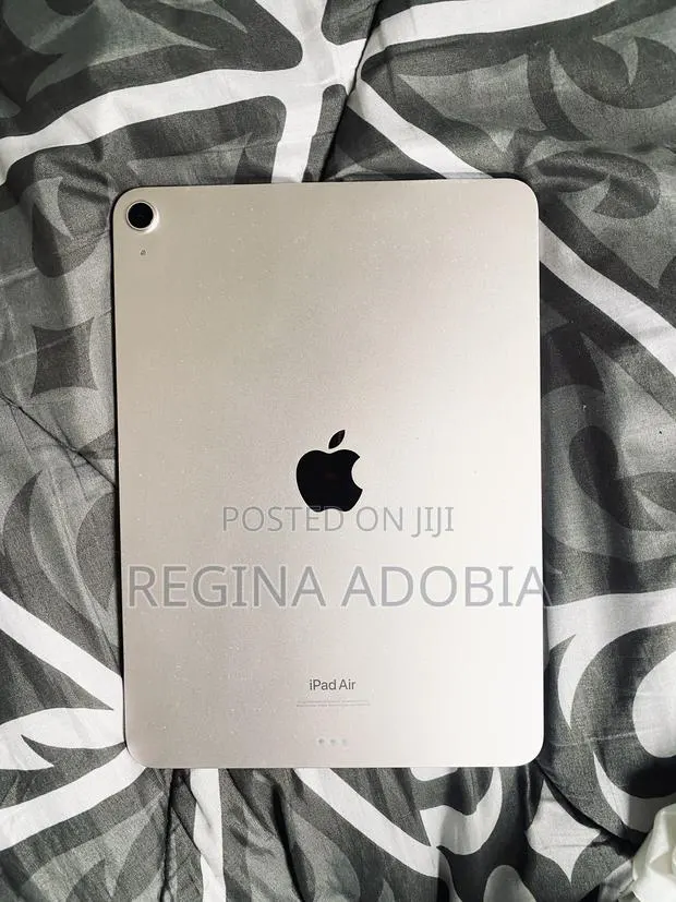 Apple iPad Air (2022) 64 GB Silver · Photo 1