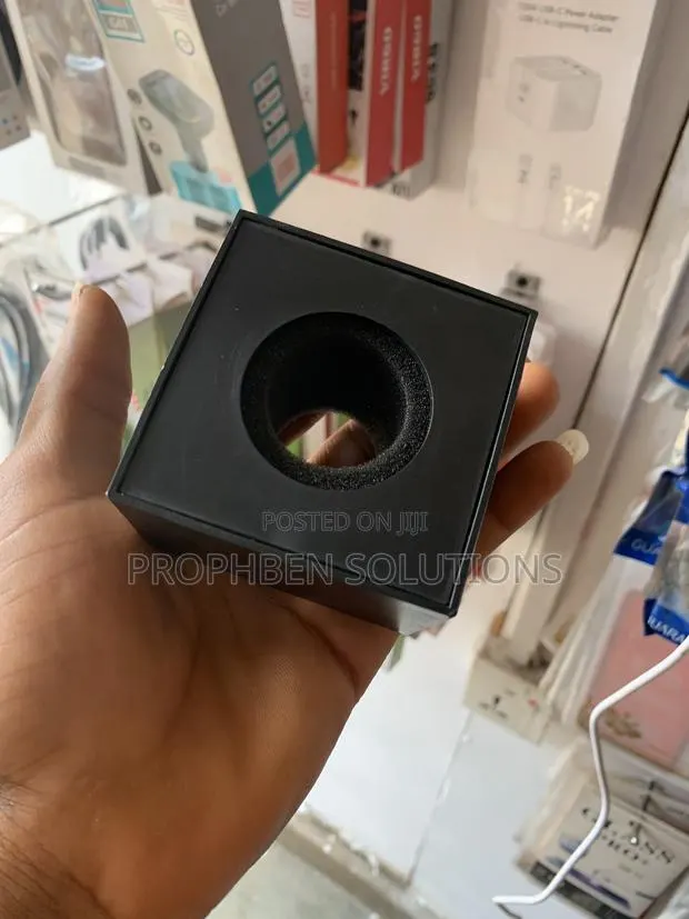 Universal Square Microphone Flag Cube · Photo 1