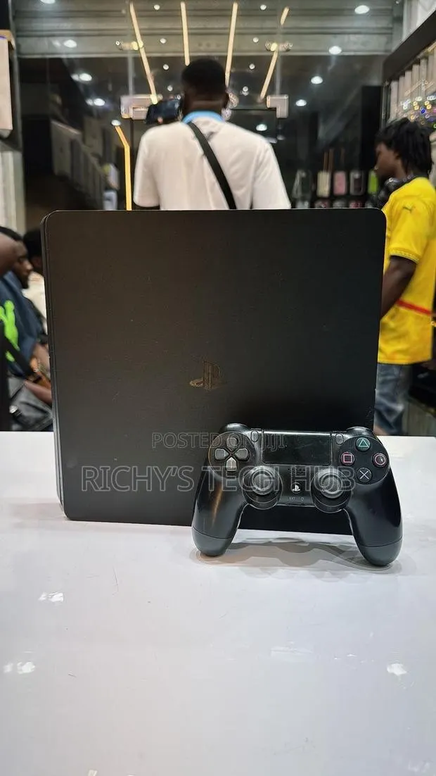Neat Playstation 4 Slim With 9 Games and 2 Original Gamepads · Photo 1