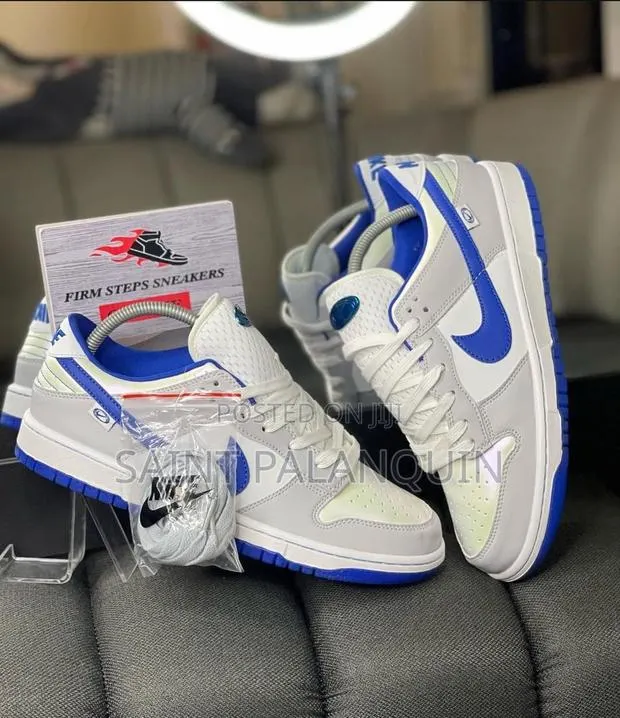Nike Dunks · Photo 1