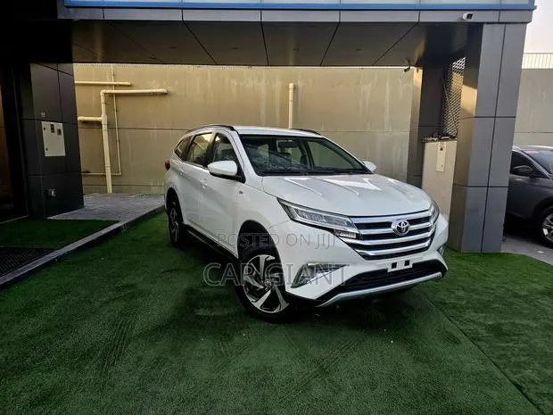 Toyota Rush 2022 White · Photo 1