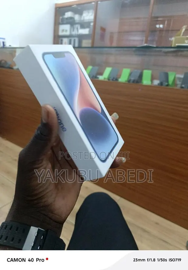 New Apple iPhone 14 128 GB Blue · Photo 1