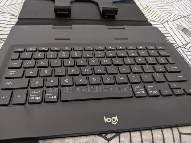 Logitech Universal Folio Case · Photo 1