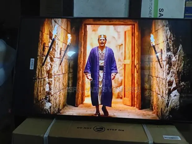Samsung 43” Uhd Smart Tv With Sharp Colorful Display · Photo 1