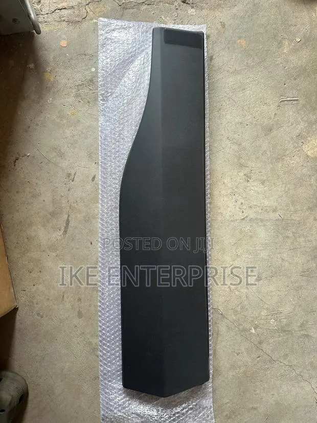 Toyota RAV4 Back Door Moulding 2019,2020,2021,2022,2023,2024 · Photo 1