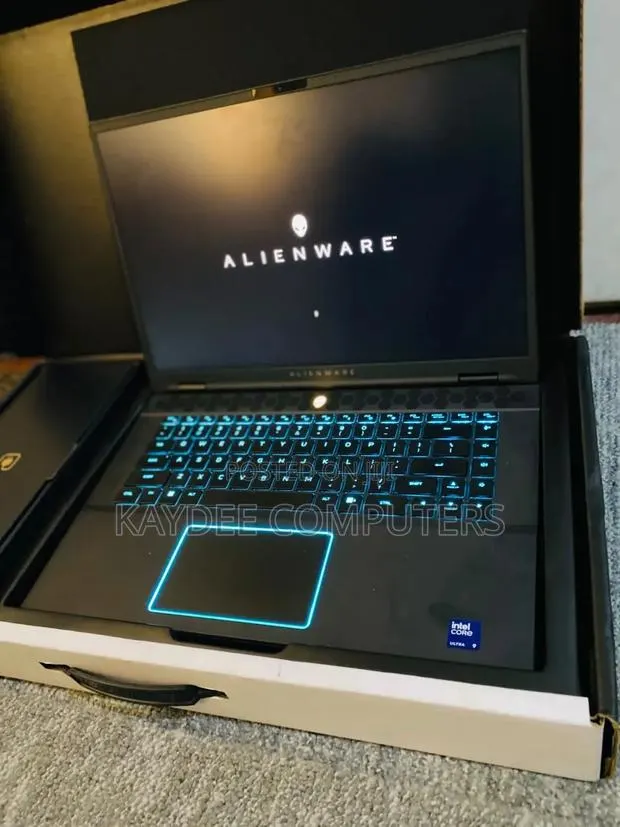 Laptop Alienware M16 32GB Intel Core Ultra 9 SSD 1T · Photo 1