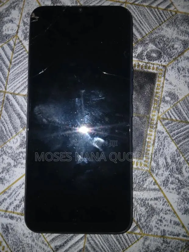 Tecno Spark 8C 64 GB Blue · Photo 1