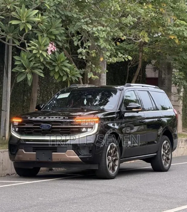 New Ford Expedition Max King Ranch 4x4 2025 Black · Photo 1