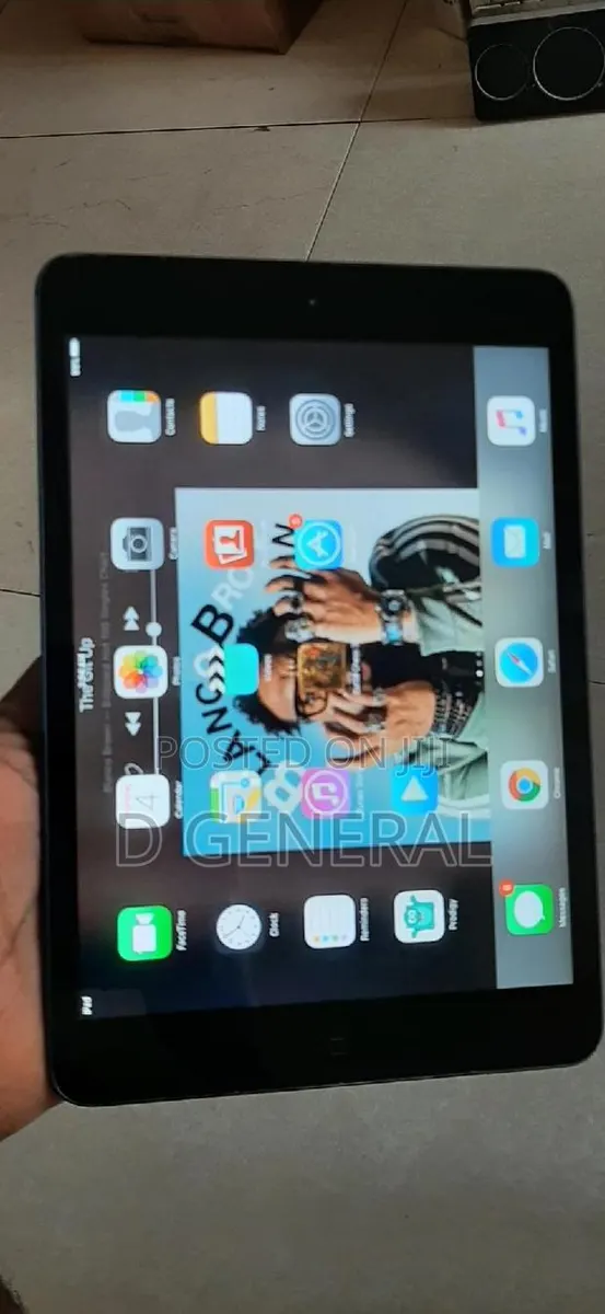 Apple iPad mini 1 16 GB Gray · Photo 1