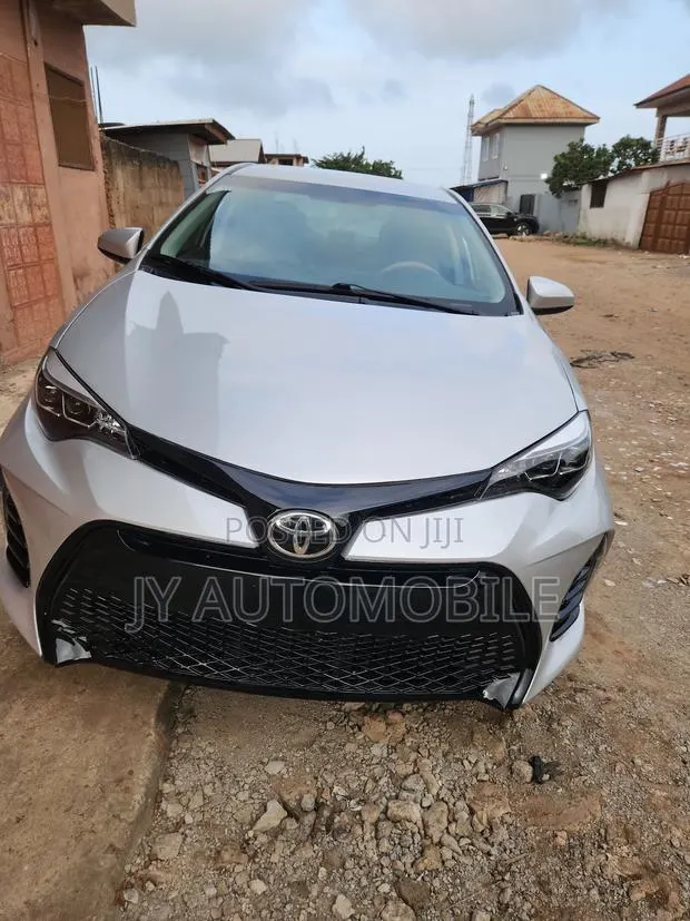 Toyota Corolla 2019 Silver · Photo 1