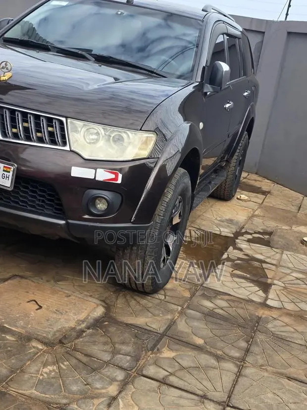 Mitsubishi Pajero Sport 2013 Brown · Photo 1
