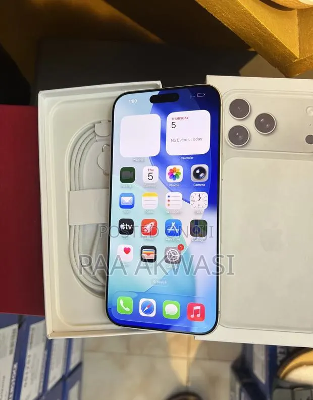 Apple iPhone 17 Pro Max 512 GB Silver · Photo 1