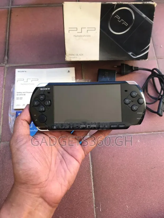 New Sony PSP3000 (16GB + 10 Games) · Photo 1