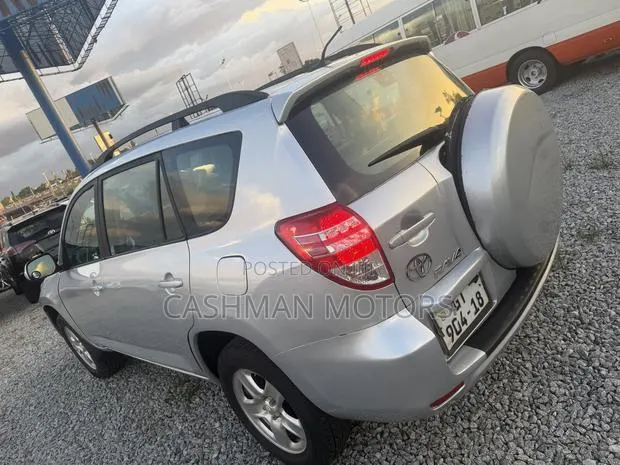 Toyota RAV4 2.5 2011 Silver · Photo 1