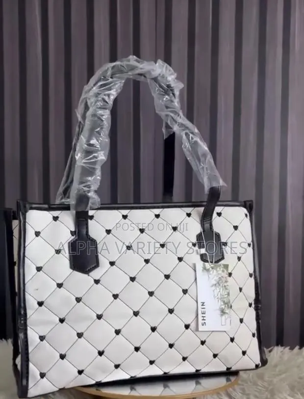 SHEIN Quality Shoulder Bags · Photo 1