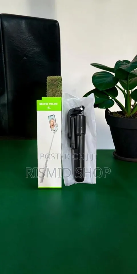 R1 Extendable Phone Holder Stick · Photo 1