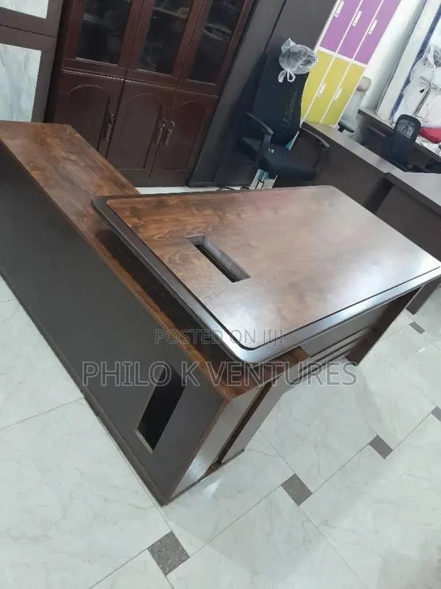 Highly Recommended Coner Table · Photo 1