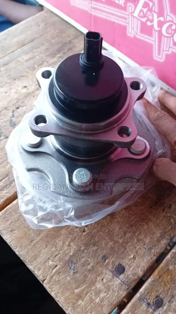 Toyota RAV4 2010-2011 Back HUB · Photo 1