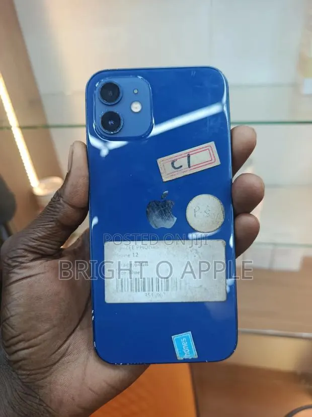 New Apple iPhone 12 64 GB Blue · Photo 1