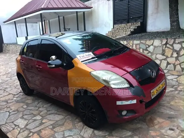Toyota Vitz 2010 Red · Photo 1