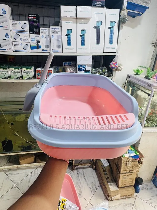 Spacious Catlitter Box · Photo 1