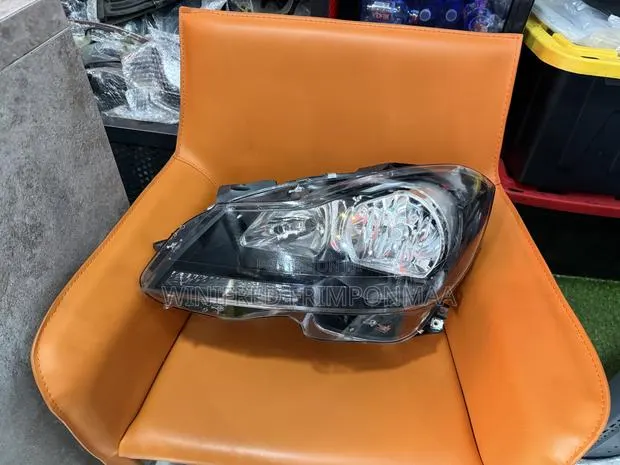 Mercedes Benz W204/C250 2007,2008,2009 Headlight · Photo 1