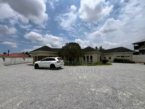 8bdrm House in Ghana Link Estate for rent · Photo 1
