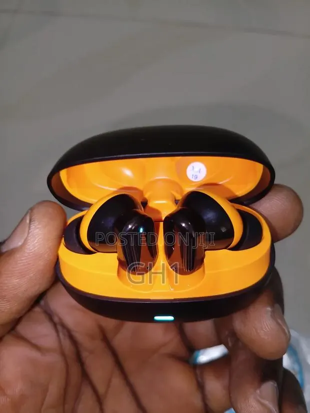 Wireless Bluetooth Earphones · Photo 1