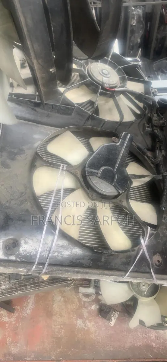 Toyota Vitz Radiator · Photo 1