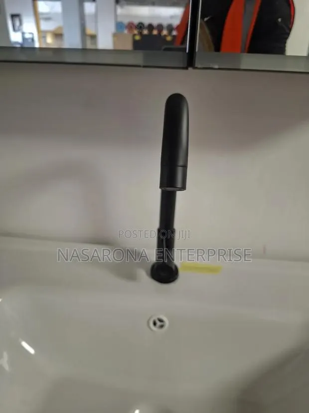 No. 2 Black Arc Faucet/Tap CFS · Photo 1