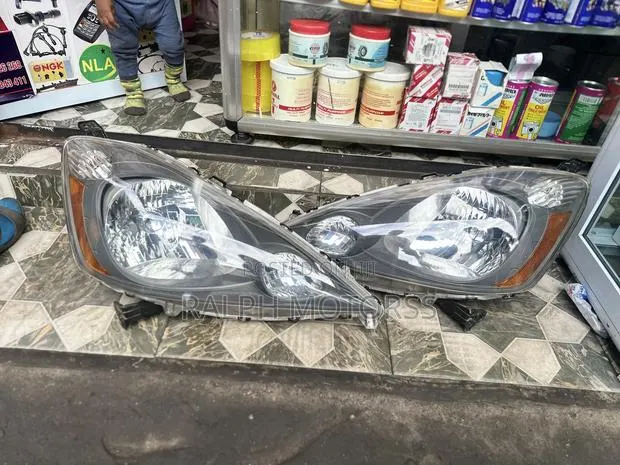 Honda Fit 2012 Headlight Pair · Photo 1