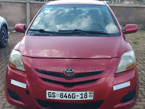 Toyota Yaris Base Sedan 4dr 2010 Red · Photo 1