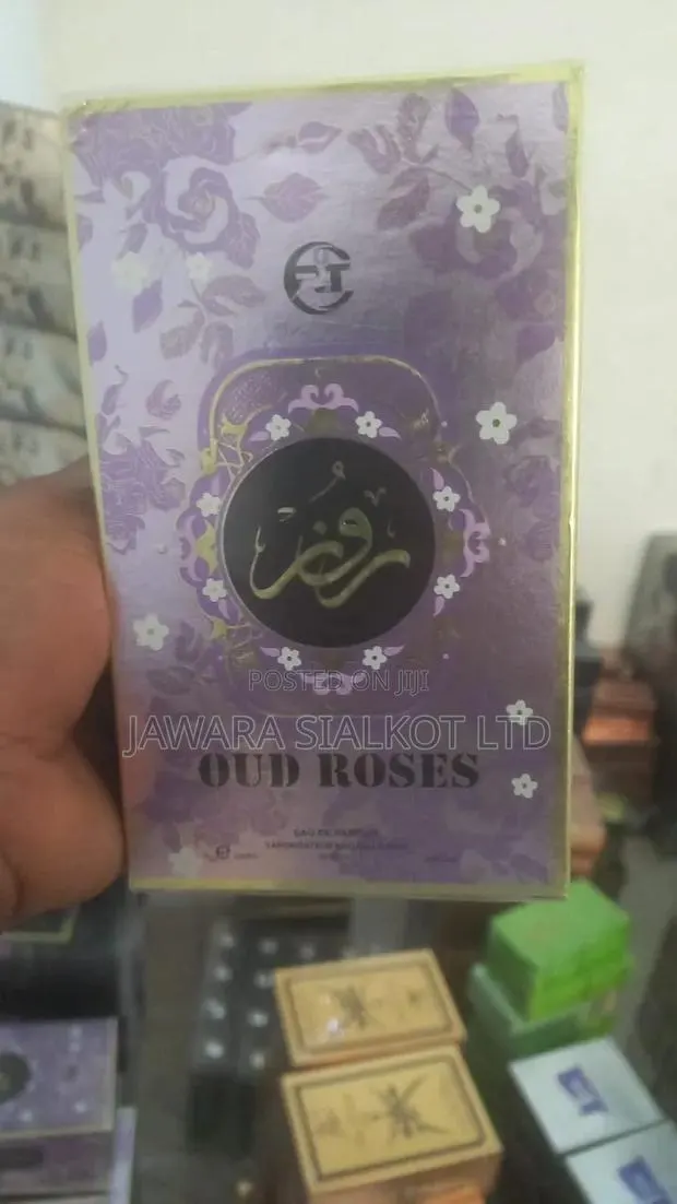 Oud Roses Perfume · Photo 1