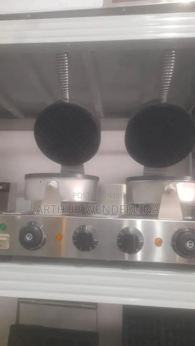 Commercial Double Electric Waffle Maker. · Photo 4