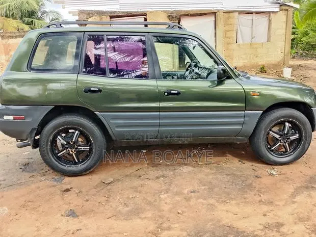 Toyota RAV4 2001 Green · Photo 1