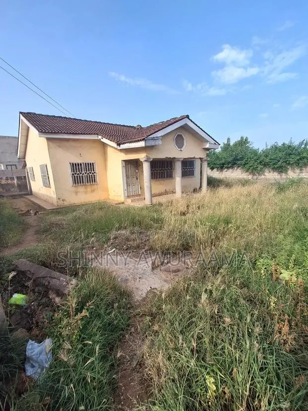 Estate Land in School Junction for Sale · Photo 1