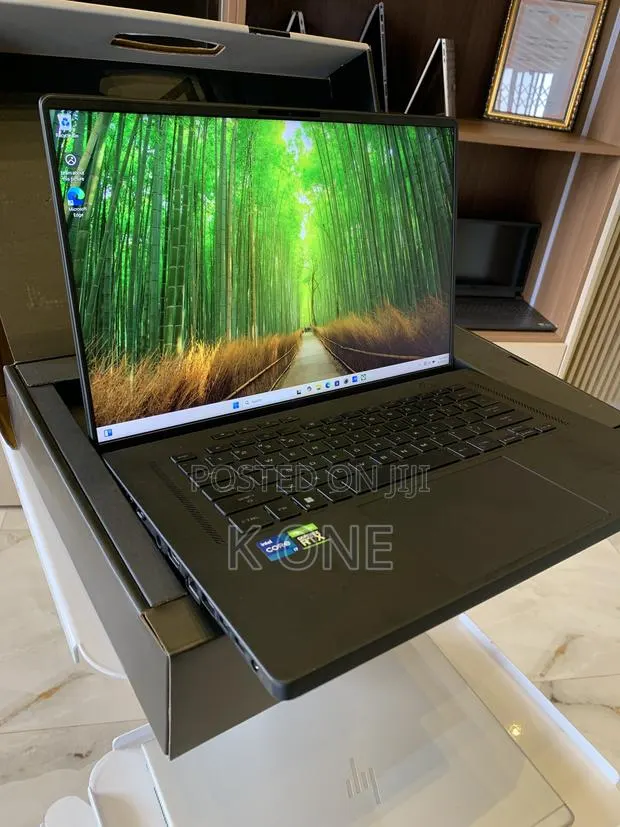 Laptop Asus ROG Zephyrus M16 16GB Intel Core i7 SSD 512GB · Photo 1