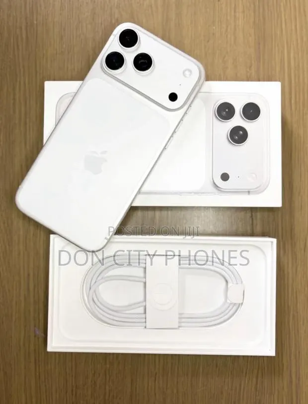 Apple iPhone 17 Pro Max 256 GB Silver · Photo 1